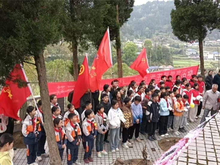新晃： 各级关工委广泛开展清明祭英烈主题教育活动