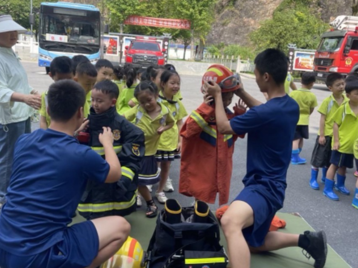 保靖县教育幼儿园：孩子们走进“消防大课堂”