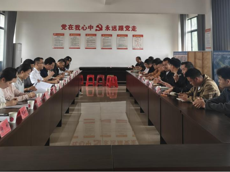 党建引领助振兴，捐资助学献爱心