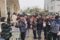 【鼎城区站】蔡家岗中学：笔墨书香迎新岁 集市换物乐翻天