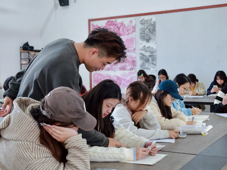 杜庆磊：亦师亦友 “育”见双向奔赴的温暖