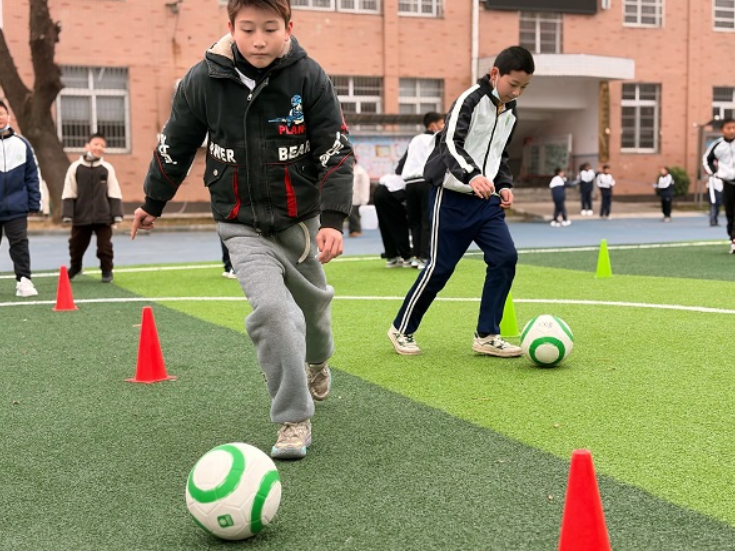 南县明山头镇中心小学：“运动+游戏”，奏响农娃大课间欢歌