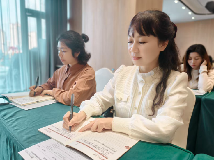 立德树人 躬耕教坛 | 汨罗市罗城学校杨青：温暖而有力的教育深耕者