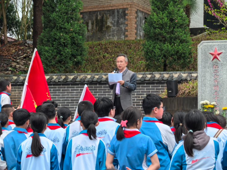 新晃侗族自治县各学校开展清明祭英烈系列主题活动