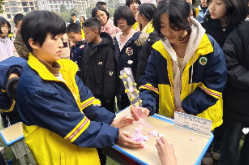 绥宁县民族中学首届物理科技展成功举办