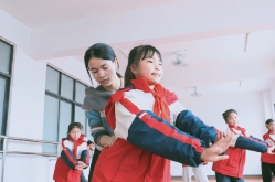 “这才是最纯粹的舞蹈！”衡阳县演陂镇中心小学三名女孩用舞姿绽放光芒