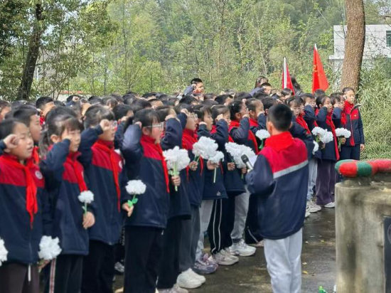 株洲市二中枫溪学校小学部西校区：“八叠之光”行走的思政课 让红色基因代代传承