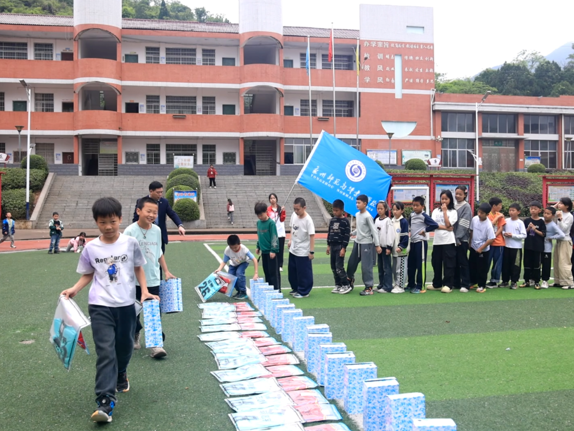 双牌：爱心点亮乡村小将绿茵梦