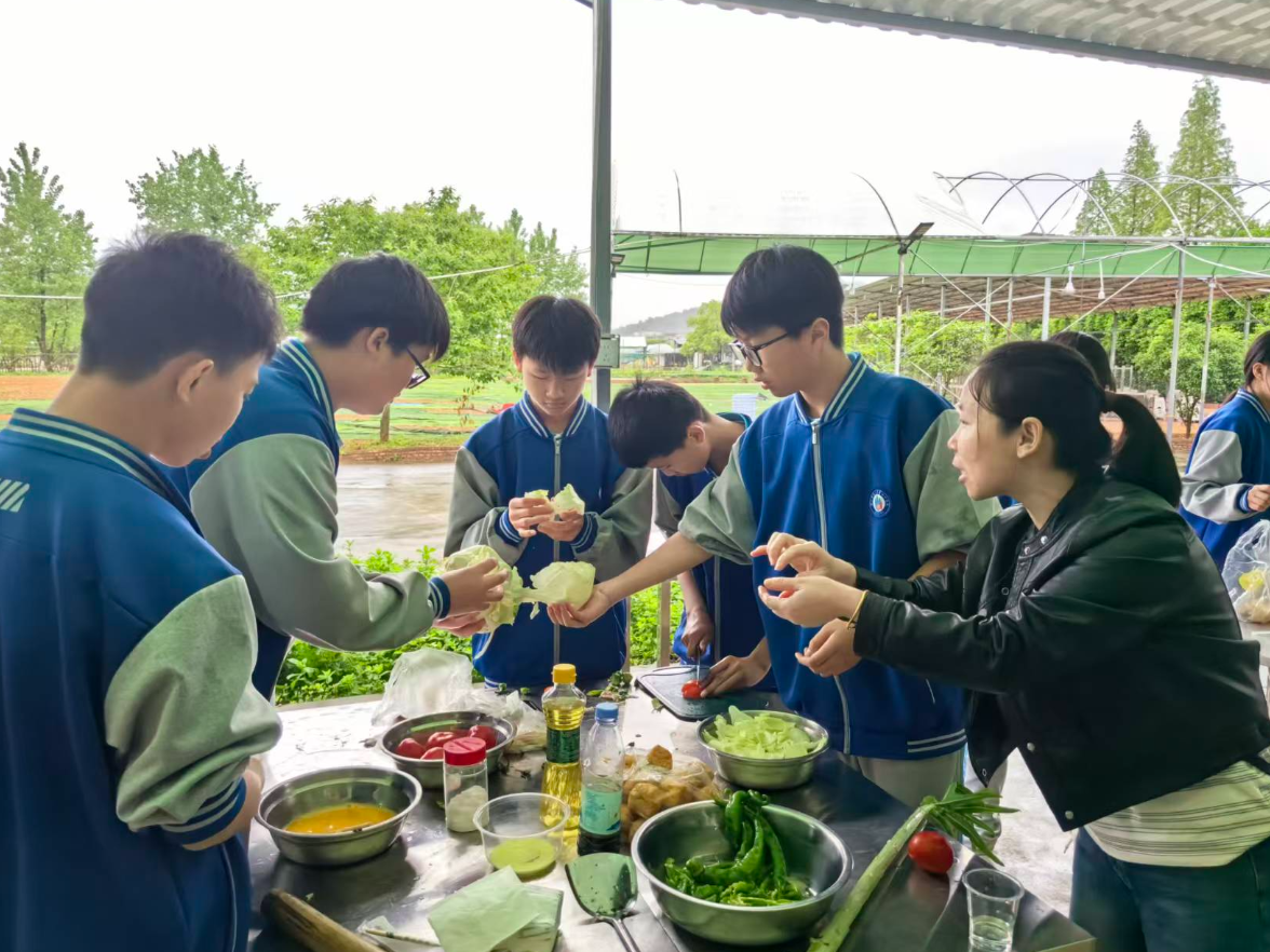 郴州市苏仙区开启首个春假，观山学校春游实践活动欢乐启航