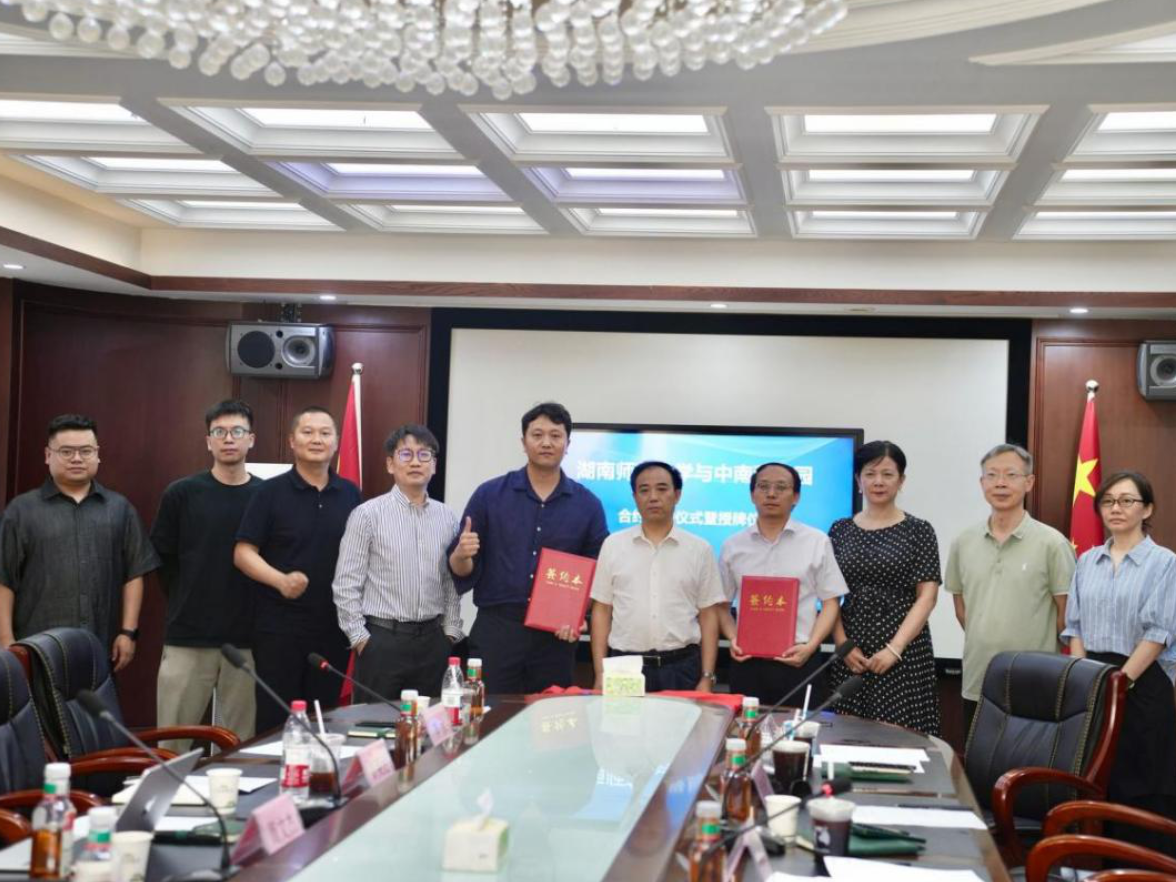 AI重塑新闻业态 校企合作拓宽新传学子发展之路