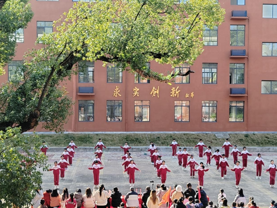 江华大石桥中心小学：绳舞童年跃动精彩  花样跳绳点燃冬日激情