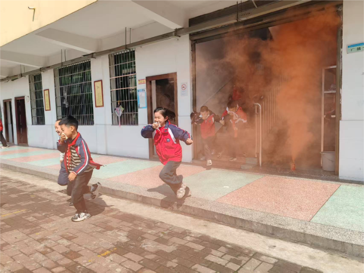 益阳市资阳区五福路小学开展消应急疏散演练