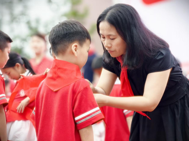 入队宣誓+西瓜狂欢，衡阳市石鼓区江霞小学这场“六一”让童心与红领巾一起飞扬