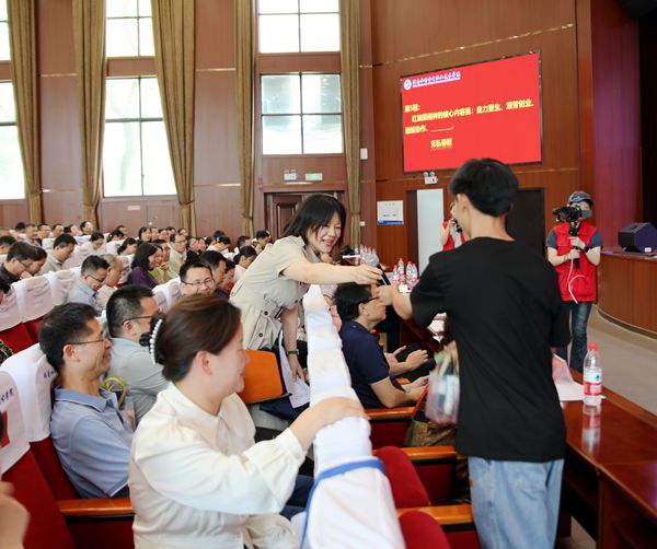 廉洁知识有奖问答现场.jpg