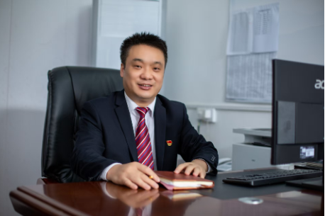 把舞台还给学生，把温度留给老师——记桂阳县第一中学校长曾卫华的教育守望