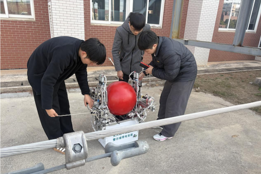 长沙理工大学：这支团队研发智能机器人助力电力运维高空作业