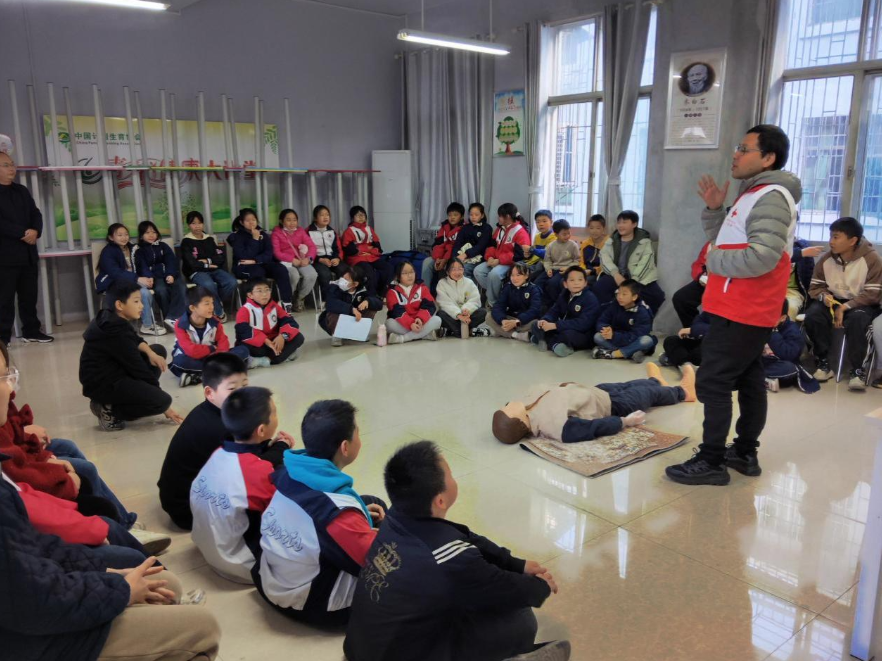 衡阳市珠晖区：青少年校外科技活动掀起创新热潮