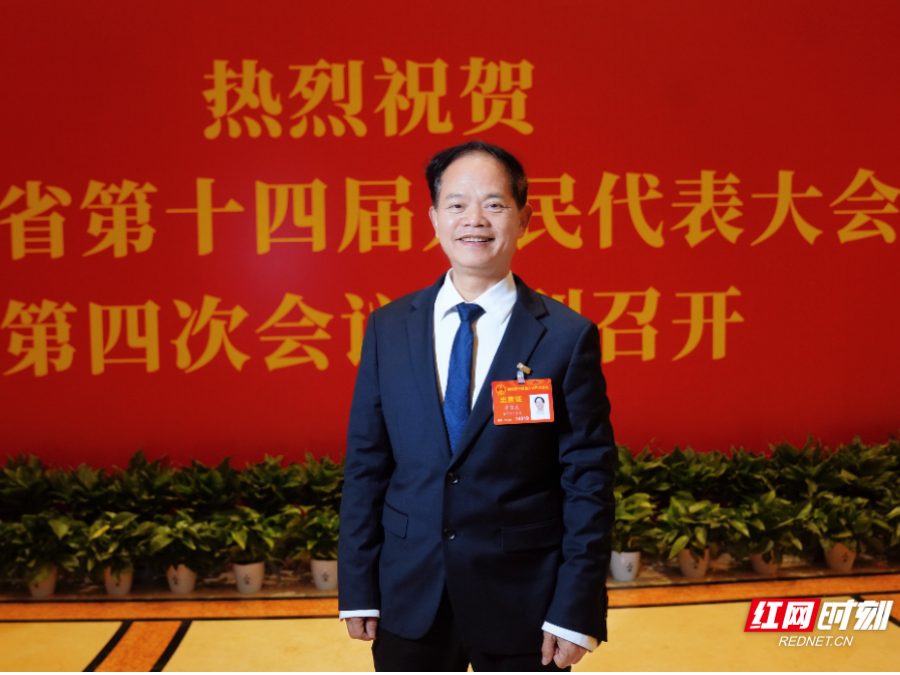 两会教育声音 |李国武：用“微笑”守护青少年心理健康