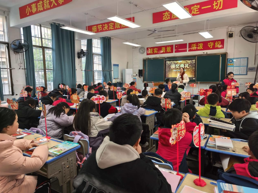 开学第一讯 | 益阳市人民路小学：萌马启新程 书香满校园