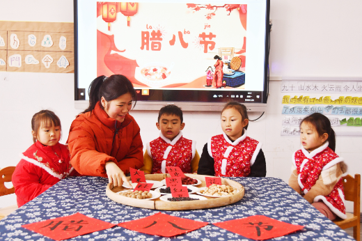 江永县工业集中区幼儿园：品民俗 过腊八