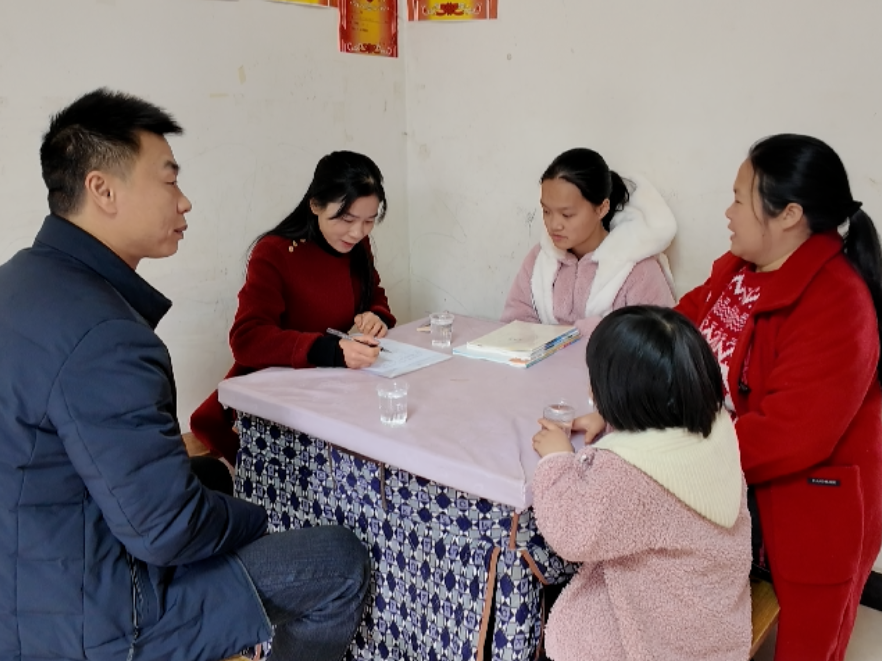 江华：访万家精准施策  联家校聚力育人