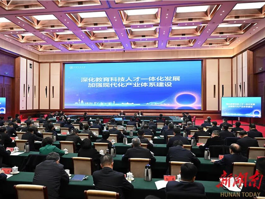 沈晓明：一体推进教育科技人才发展 为实现“三高四新”美好蓝图提供有力支撑