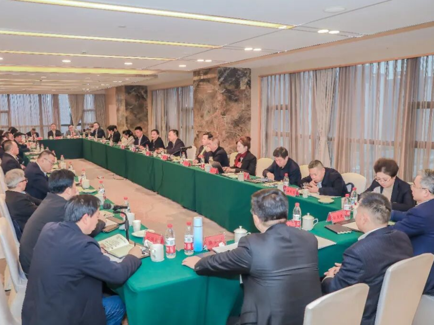 赖明勇参加教育界小组会议：统筹推进教育科技人才一体化发展