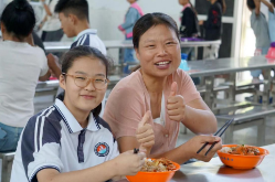 一线传真 | “小餐桌”里的“大民生”——南县中小学食堂管理改革与发展纪实