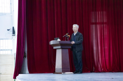 中国工程院院士熊盛青重返母校桃江六中参观讲学