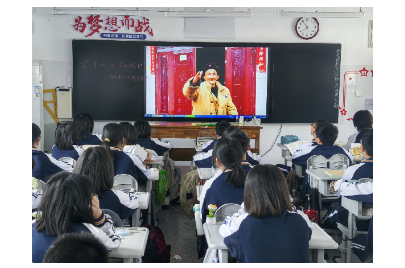 张家界市武陵源一中邀请百岁老英雄李钧楚走进课堂