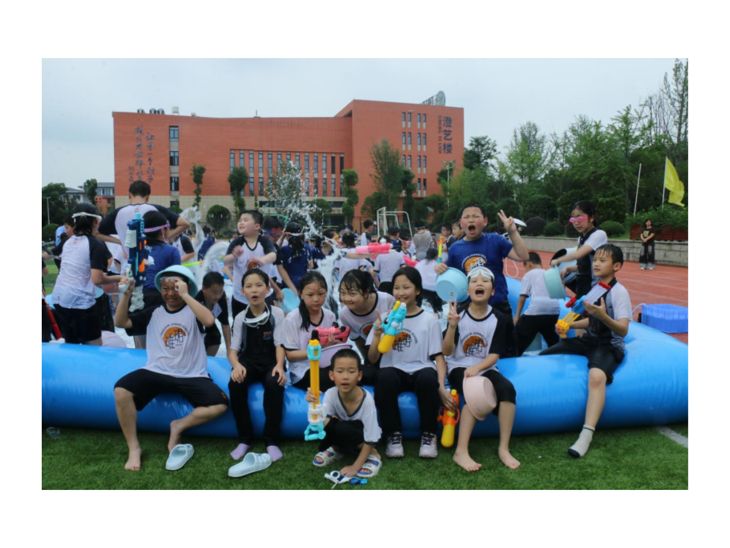 湖南湘江新区珺琟学校：欢乐泼水迎“六一”  别样成长课堂