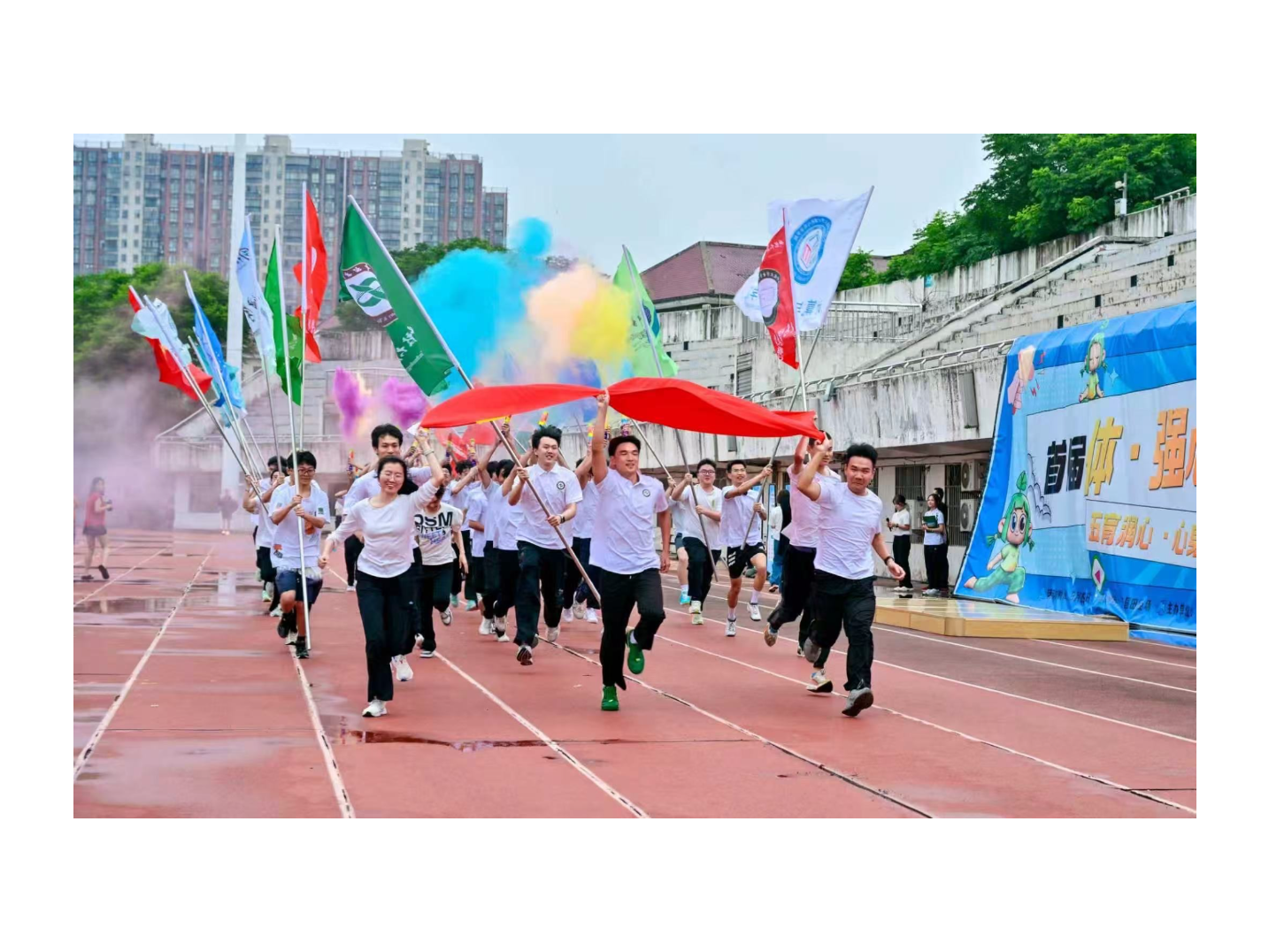 操场变身“减压舱” ，中南林业科技大学学子奔向“心”生活