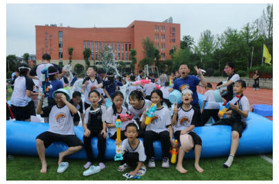 湖南湘江新区珺琟学校：欢乐泼水迎“六一”  别样成长课堂