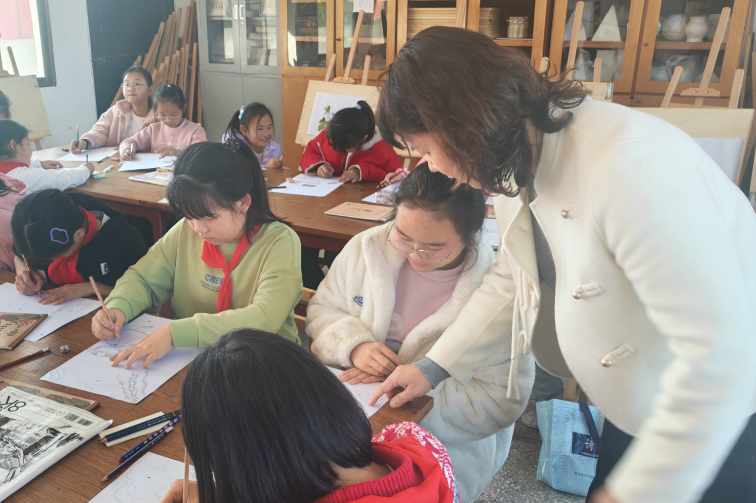 益阳市资阳区黄仑山小学：“文艺赋美乡村”主题素描班正式开课