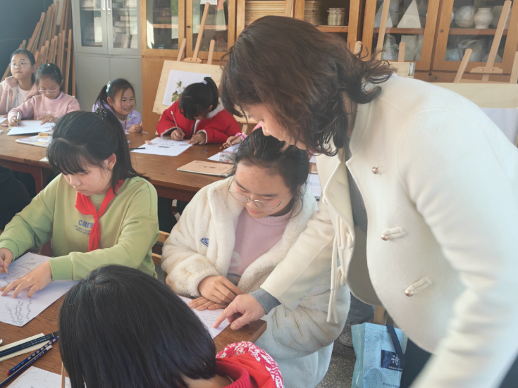 益阳市资阳区黄仑山小学：“文艺赋美乡村”主题素描班正式开课