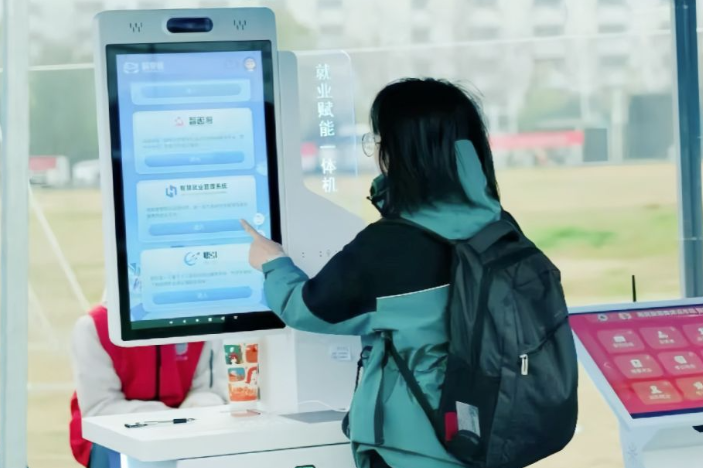 中南大学：AI浪潮下的双选会，学子如何接“招”？