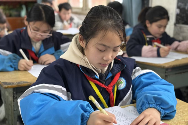 走近书香校园 | 新晃兴隆小学：以赛促读润童心 书香满园竞芳华