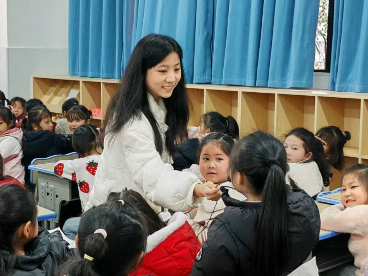 一场专属女孩的成长守护课 泸溪县兴隆场小学开展女生专题讲座
