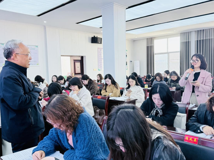 大师开讲阅读课 沅江市莲花塘学校与南大膳镇中心小学联合开展教学研讨活动