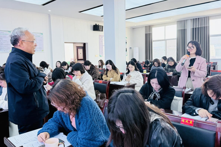 大师开讲阅读课 沅江市莲花塘学校与南大膳镇中心小学联合开展教学研讨活动