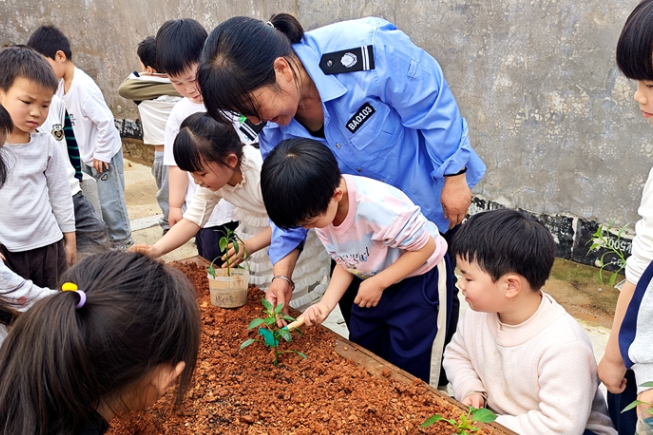 邵东市廉桥镇第二幼儿园：用一场春耕，种下劳动与文化的种子