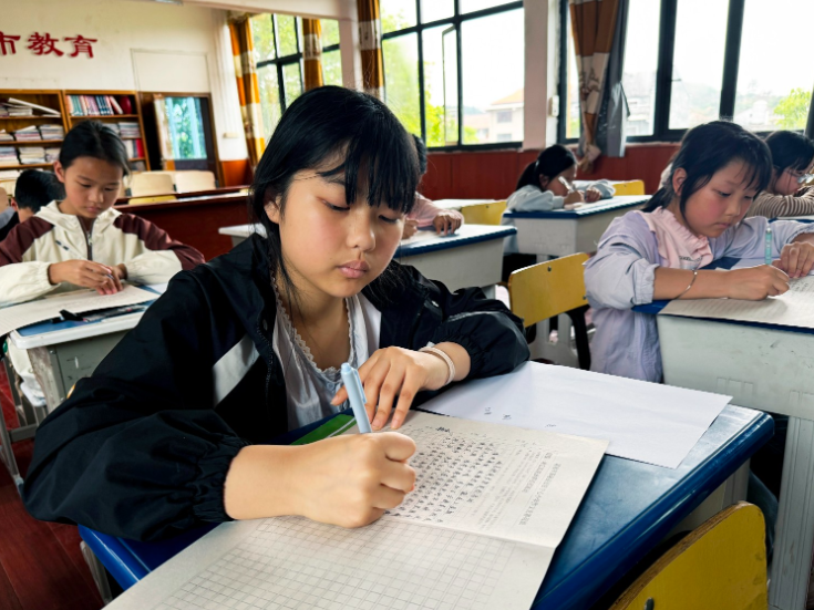 徒步祭英烈 妙笔颂英雄 茶陵县舲舫中心小学红色写作大赛落幕