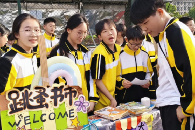 以书换友 沅江市政通初级中学跳蚤书市落幕