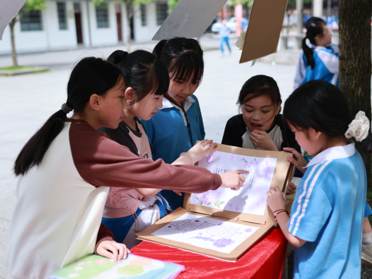 邵东市城区三小首届班级新书发布会创意登场