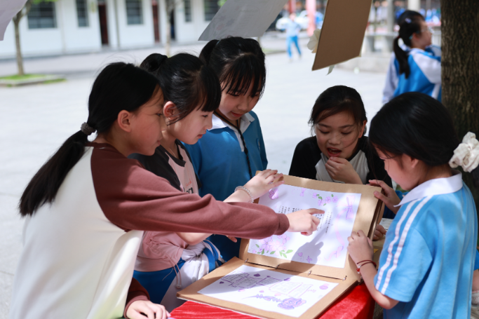 邵东市城区三小首届班级新书发布会创意登场