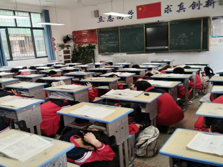 呵护学生成长 隆回县桃花坪街道中心学校开展防震应急疏散演练 