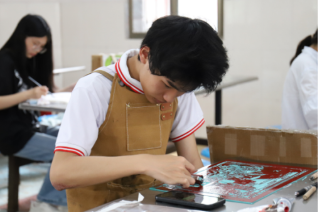 笔墨丹青抒强国情怀 临武县第二十三届中小学生艺术节现场书画赛举行