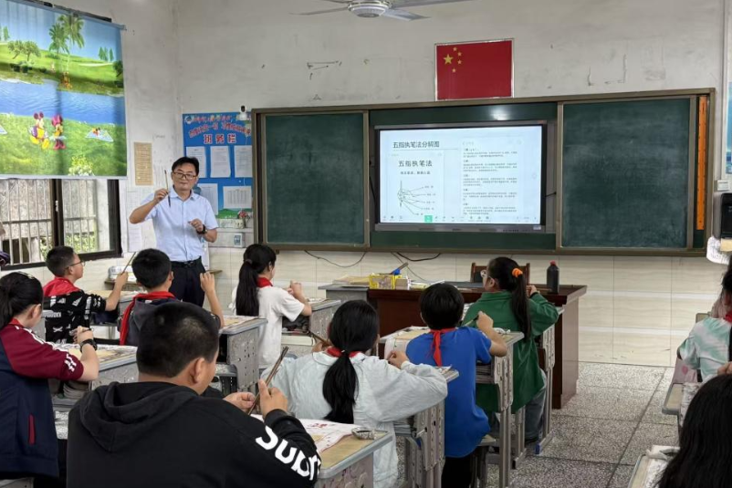 桃江：翰墨送教润童心  书法传承进村小