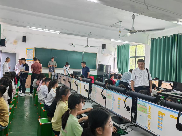 湖南省中小学人工智能教育专项调研组走进涟源市七星街镇中心小学