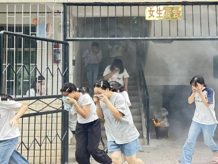 洪山联合学校古城中学：以练为战防未“燃”  